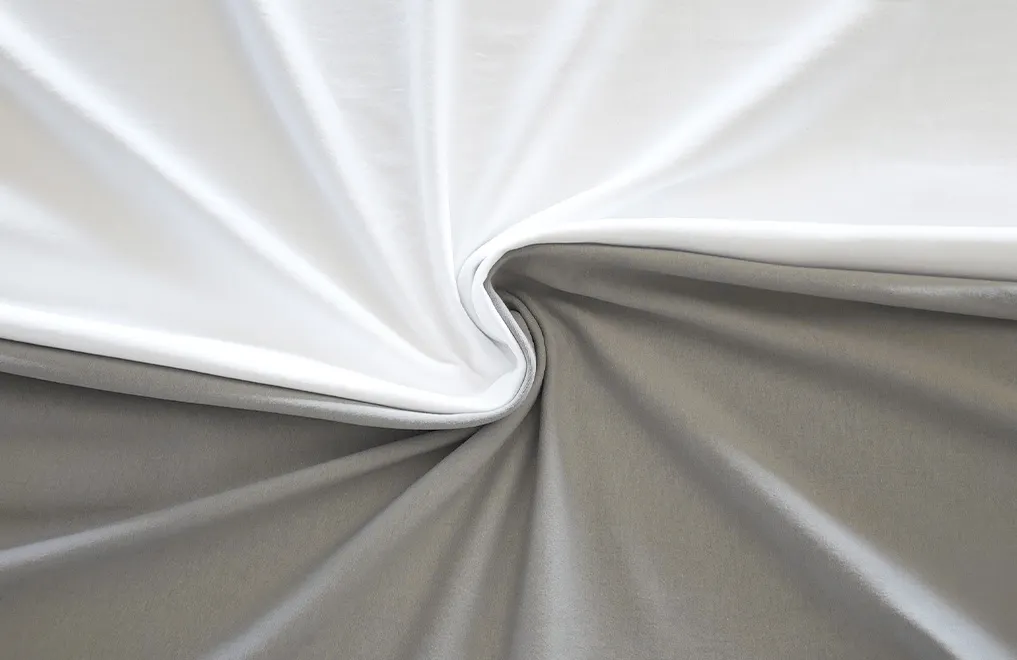 Drap-housse en jersey disponible en blanc et gris
