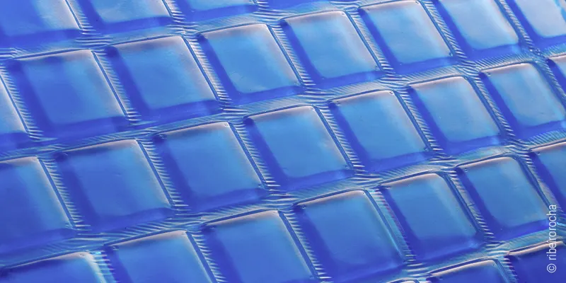 Texture d'un surmatelas en gel à motifs carrés